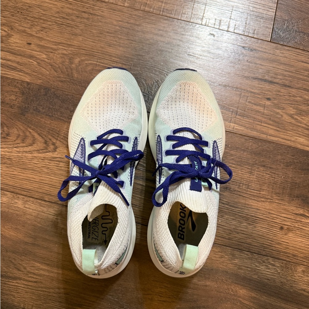 Brooks Levitate Stealthfit Women’s size 8.5
